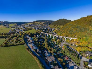 Luftpanorama Willingen, Ortsansicht mit Viadukt